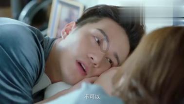 康熙来到孔子墓前,看见碑文迟迟不跪,大臣遮住一字,他立刻下跪